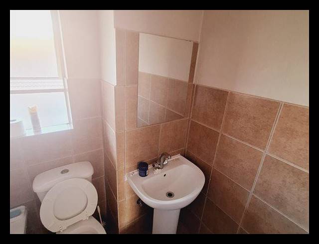 2 BEDROOM TOWNHOUSE FOR SALE IN KEMPTON PARK